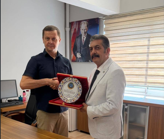 İzmir İl Emniyet Müdür Yardımcısı Sayın Hüseyin CANPOLAT' a ziyarette bulunduk