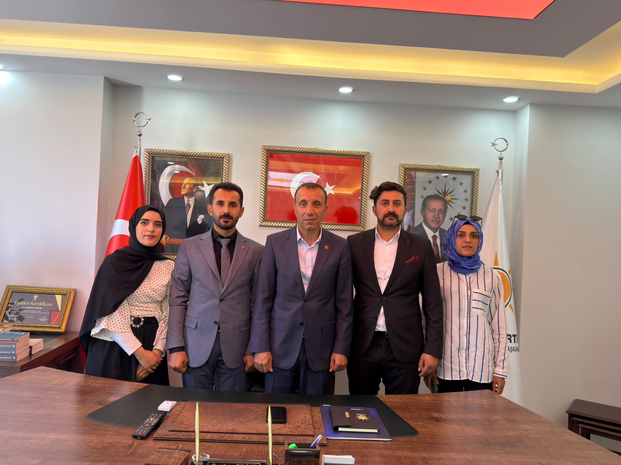 AK Parti Yüksekova İlçe Başkanımız Sayın Burhan YAŞAR’ı makamında ziyaret